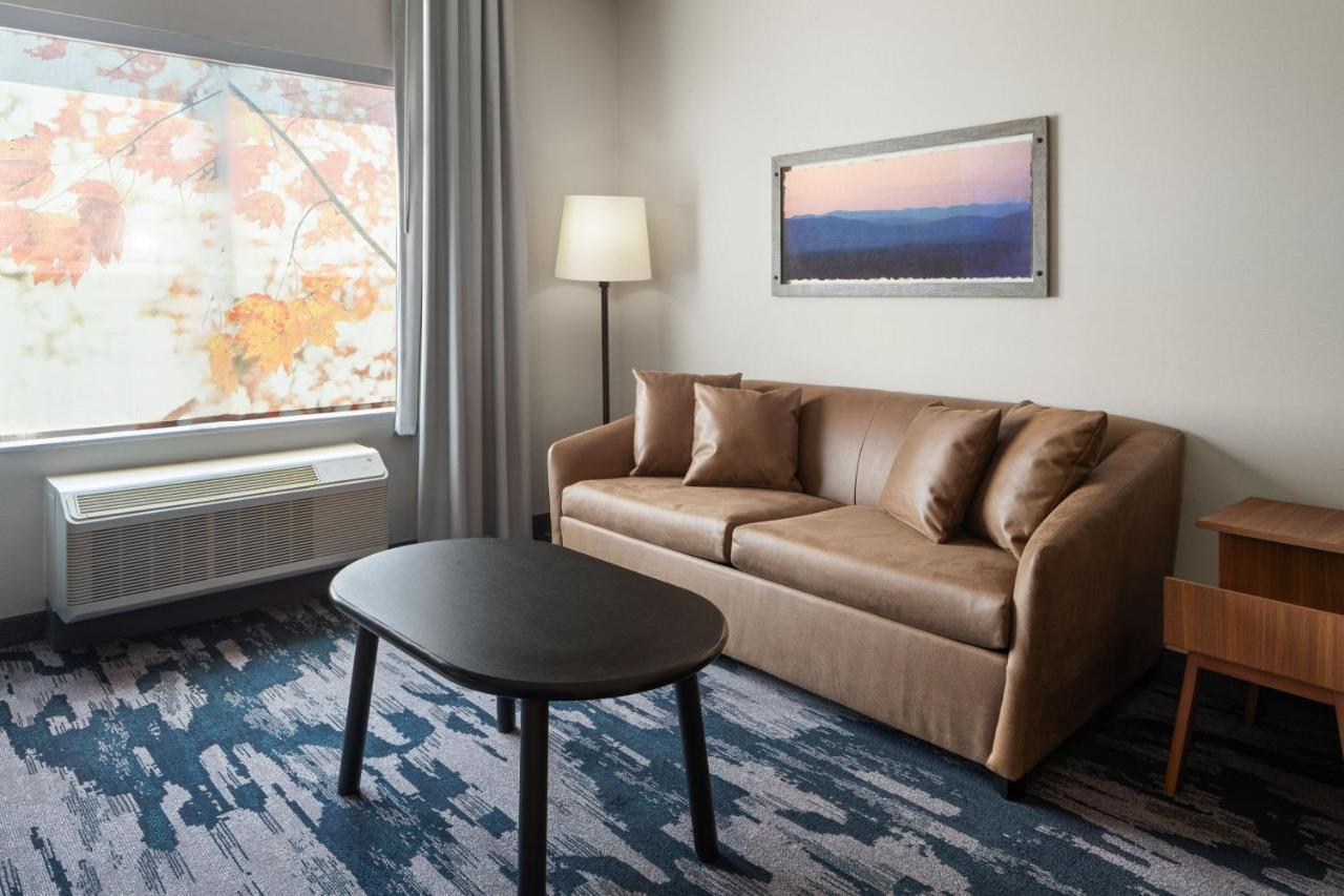 Fairfield By Marriott Inn & Suites Whitsett Greensboro East Esterno foto
